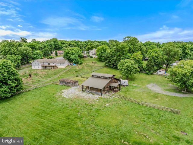 105 GRADE RD, Falling Waters, WV 25419