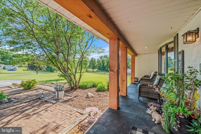 105 GRADE RD, Falling Waters, WV 25419