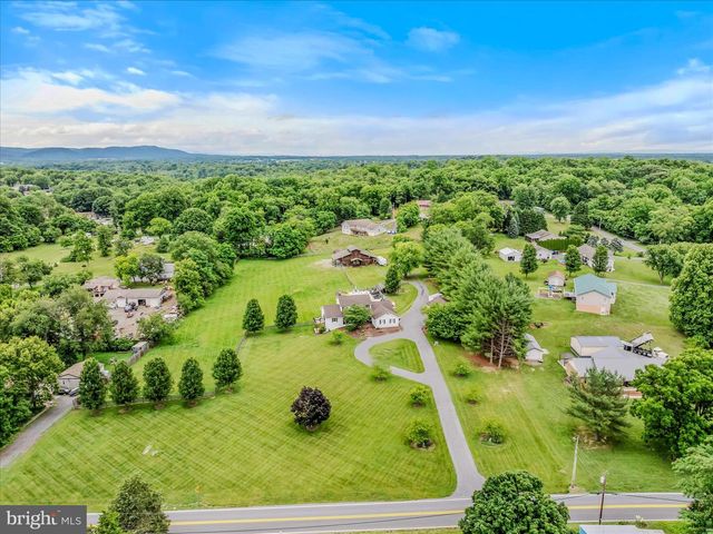 105 GRADE RD, Falling Waters, WV 25419