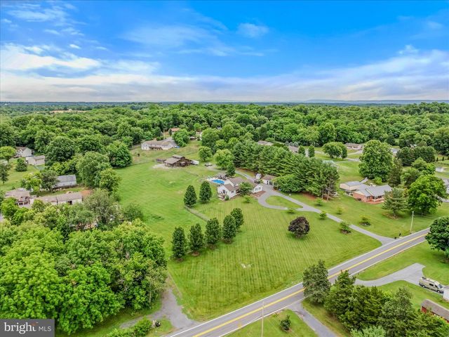 105 GRADE RD, Falling Waters, WV 25419