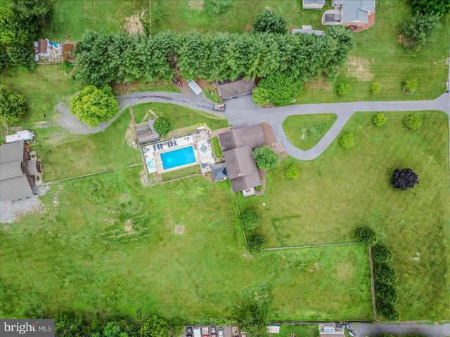 105 GRADE RD, Falling Waters, WV 25419