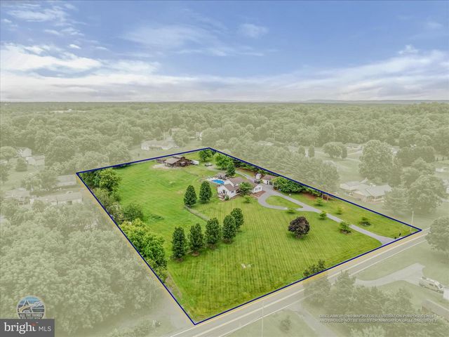 105 GRADE RD, Falling Waters, WV 25419