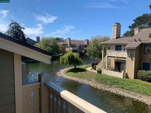 96 Lakeshore Ct, Richmond, CA 94804