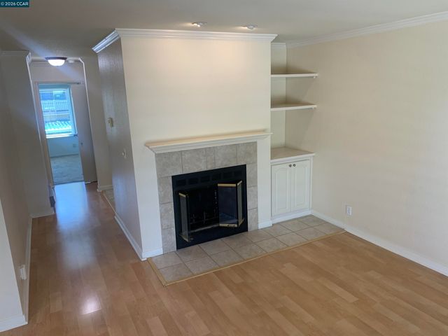 96 Lakeshore Ct, Richmond, CA 94804