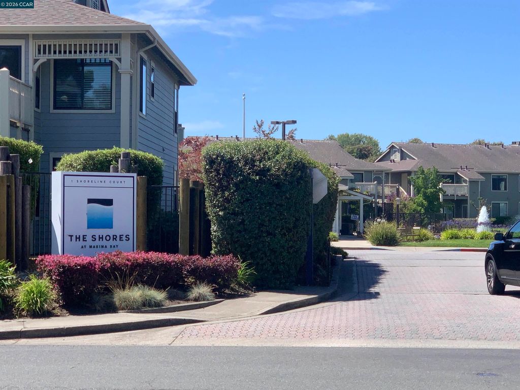 96 Lakeshore Ct, Richmond, CA 94804