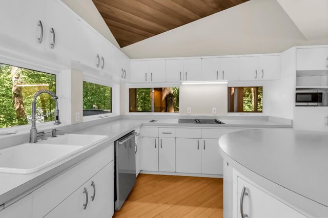14717 Minnehaha Place, Minnetonka, MN 55391