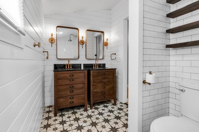 14717 Minnehaha Place, Minnetonka, MN 55391