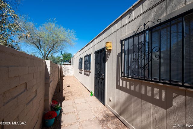 6970 E Abby Lane, Tucson, AZ 85715