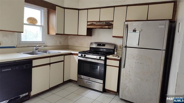 65 Hamilton Street, East Orange, NJ 07017
