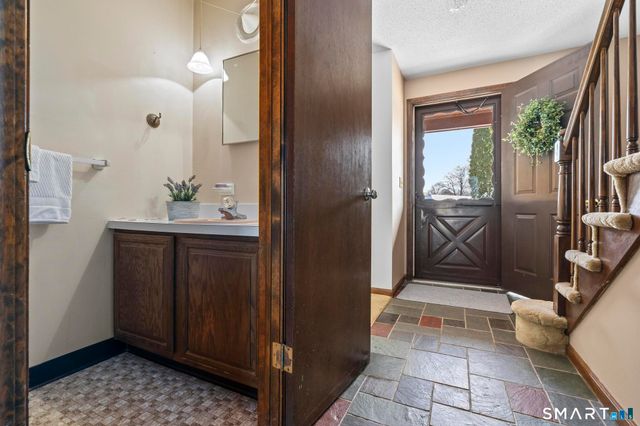 4066 Mountain Road, Suffield, CT 06093