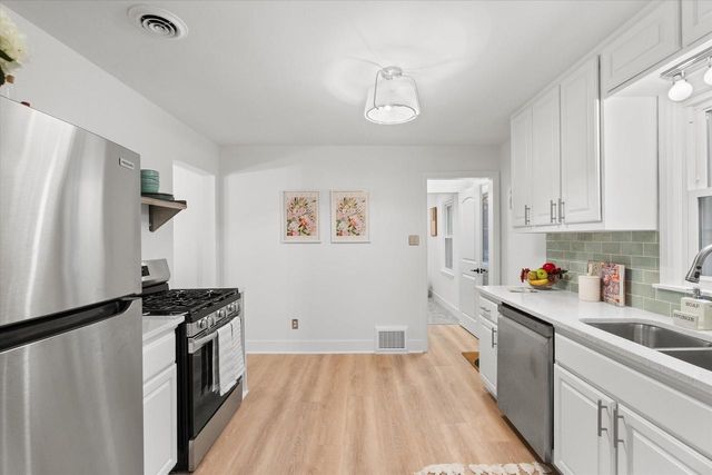 1301 E Norwich AVENUE, Saint Francis, WI 53235