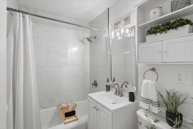 1301 E Norwich AVENUE, Saint Francis, WI 53235