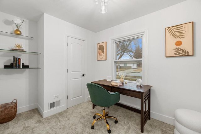 1301 E Norwich AVENUE, Saint Francis, WI 53235