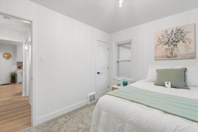 1301 E Norwich AVENUE, Saint Francis, WI 53235