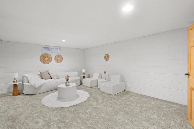 1301 E Norwich AVENUE, Saint Francis, WI 53235