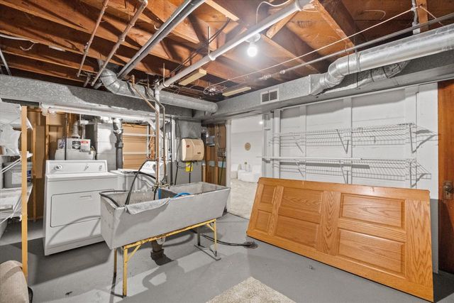 1301 E Norwich AVENUE, Saint Francis, WI 53235