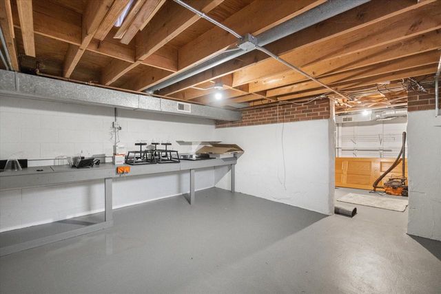 1301 E Norwich AVENUE, Saint Francis, WI 53235