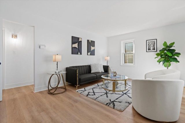 1301 E Norwich AVENUE, Saint Francis, WI 53235