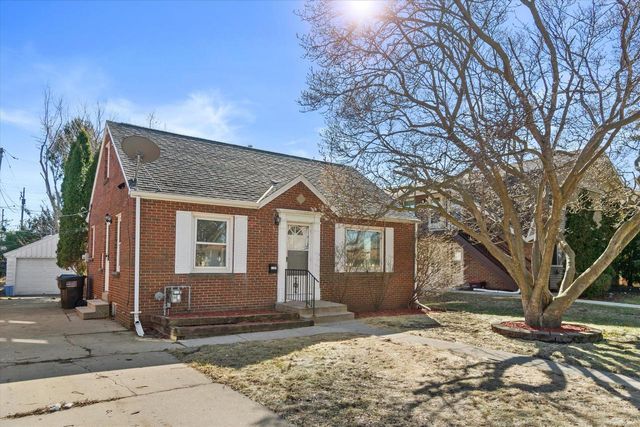 1301 E Norwich AVENUE, Saint Francis, WI 53235