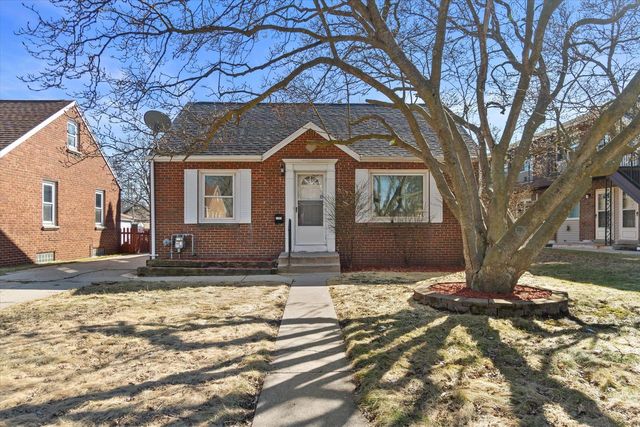 1301 E Norwich AVENUE, Saint Francis, WI 53235