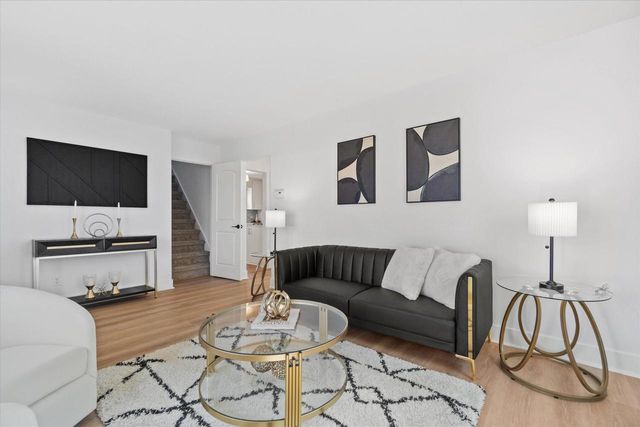 1301 E Norwich AVENUE, Saint Francis, WI 53235