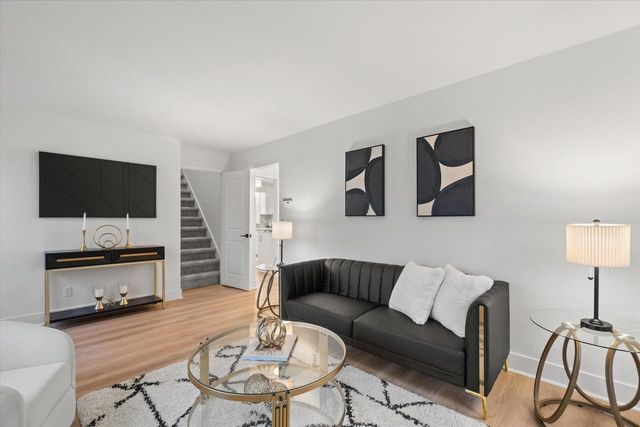 1301 E Norwich AVENUE, Saint Francis, WI 53235