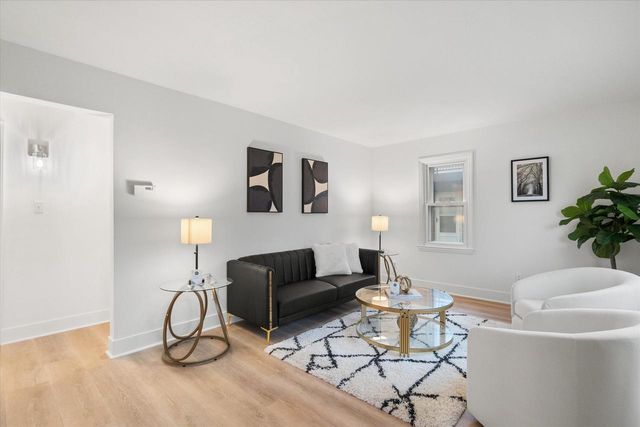 1301 E Norwich AVENUE, Saint Francis, WI 53235