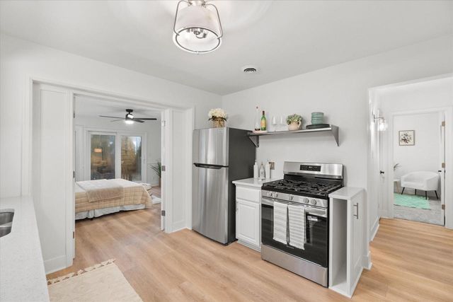 1301 E Norwich AVENUE, Saint Francis, WI 53235