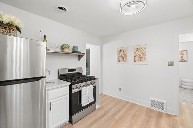 1301 E Norwich AVENUE, Saint Francis, WI 53235