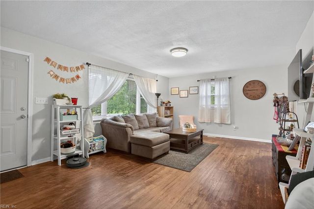 526 Yorktown RD, Newport News, VA 23603