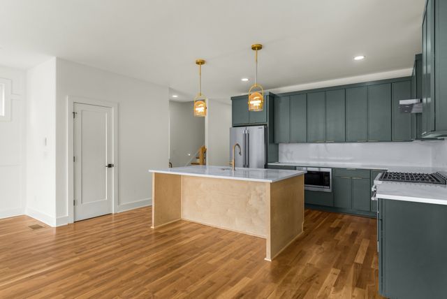 2158 Summitt Ave, Nashville, TN 37218