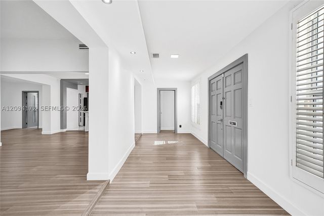 4726 Alton Rd, Miami Beach, FL 33140