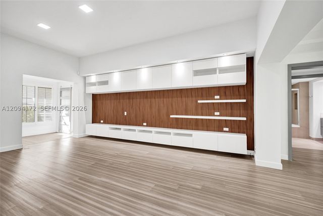 4726 Alton Rd, Miami Beach, FL 33140