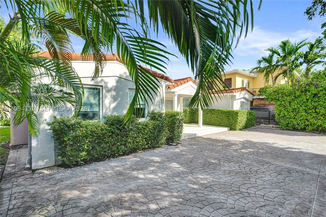 4726 Alton Rd, Miami Beach, FL 33140