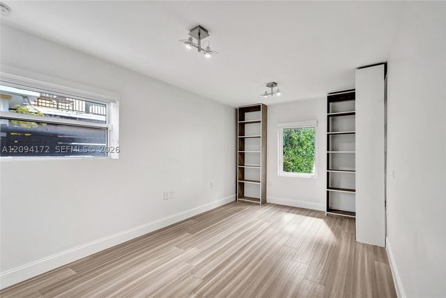 4726 Alton Rd, Miami Beach, FL 33140