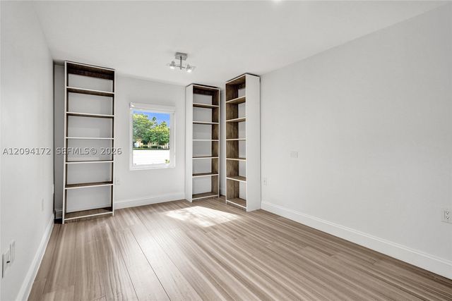 4726 Alton Rd, Miami Beach, FL 33140