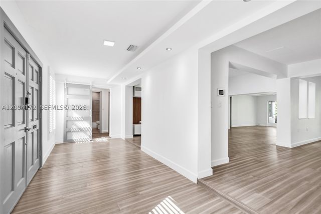 4726 Alton Rd, Miami Beach, FL 33140