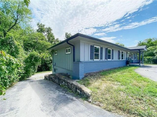 8307 Holmes Road, Kansas City, MO 64131