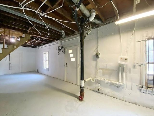 8307 Holmes Road, Kansas City, MO 64131