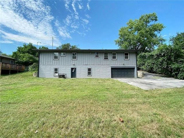 8307 Holmes Road, Kansas City, MO 64131