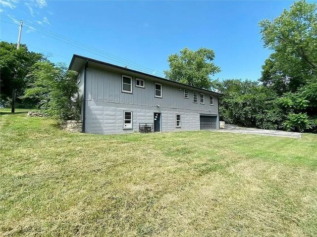 8307 Holmes Road, Kansas City, MO 64131