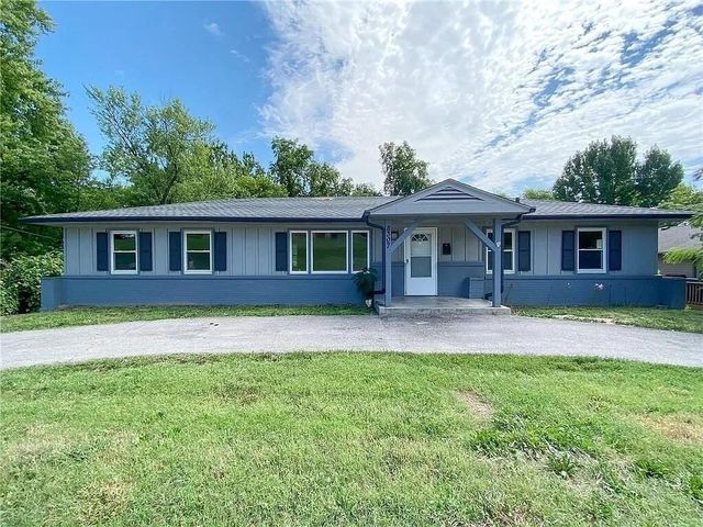 8307 Holmes Road, Kansas City, MO 64131