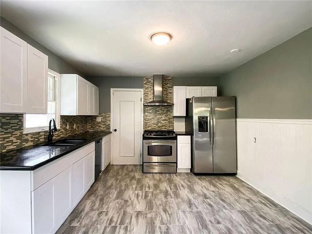 8307 Holmes Road, Kansas City, MO 64131