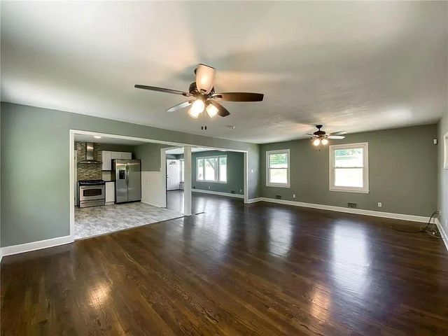 8307 Holmes Road, Kansas City, MO 64131