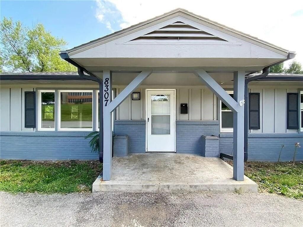 8307 Holmes Road, Kansas City, MO 64131