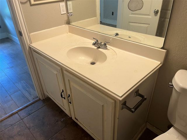 140 Pecanwood S, Kyle, TX 78640
