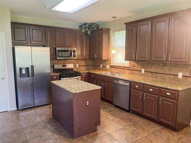 140 Pecanwood S, Kyle, TX 78640