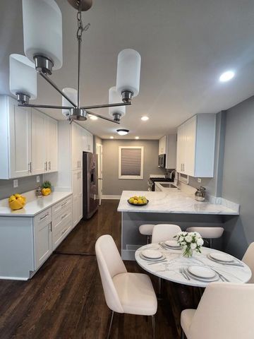 9144 S Dobson Avenue, Chicago, IL 60619