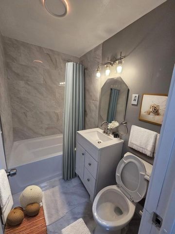 9144 S Dobson Avenue, Chicago, IL 60619