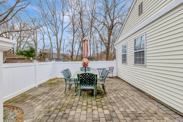 7 Possum Path, Coram, NY 11727